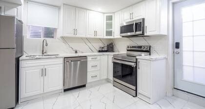 Modern Basement Apartment - Private entrance