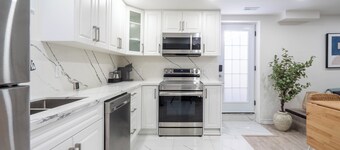 Modern Basement Apartment - Private entrance