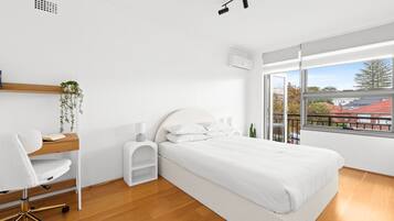 Apartment | 2 bedrooms, laptop workspace, iron/ironing board, bed sheets