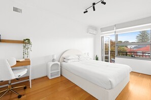 Apartment | 2 bedrooms, laptop workspace, iron/ironing board, bed sheets - Bright 2-bed Flat With Balcony in Vaucluse (Sydney)