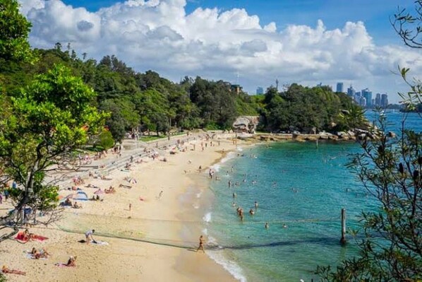 Beach - Bright 2-bed Flat With Balcony in Vaucluse (Sydney)