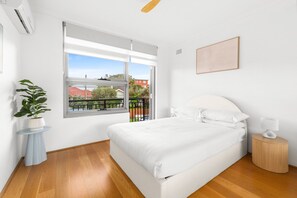 Apartment | 2 bedrooms, laptop workspace, iron/ironing board, bed sheets - Bright 2-bed Flat With Balcony in Vaucluse (Sydney)