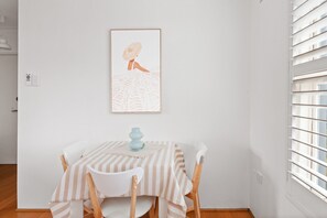 Apartment | Dining - Bright 2-bed Flat With Balcony in Vaucluse (Sydney)