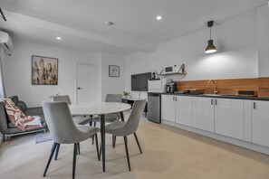 Apartment | Dining - Central 1-bed Adelaide Apartment With Balcony (Adelaide)