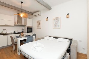 1 bedroom, iron/ironing board, WiFi, bed sheets