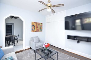 TV, offices - Cozy Beds w/ Parking & Laundry Near RU/RWJ/Train (Highland Park)