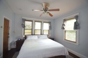 2 chambres, fer et planche à repasser, Wi-Fi, draps fournis