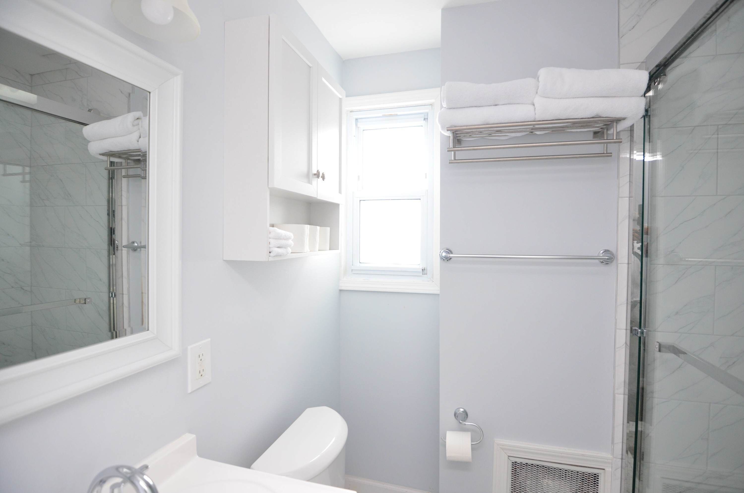 Shower, hair dryer, towels