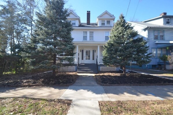 Exterior - Cozy Beds w/ Parking & Laundry Near RU/RWJ/Train (Highland Park)