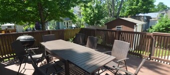 Cozy Beds w/ Parking & Laundry Near RU/RWJ/Train