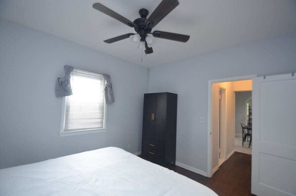 2 bedrooms, iron/ironing board, WiFi, bed sheets