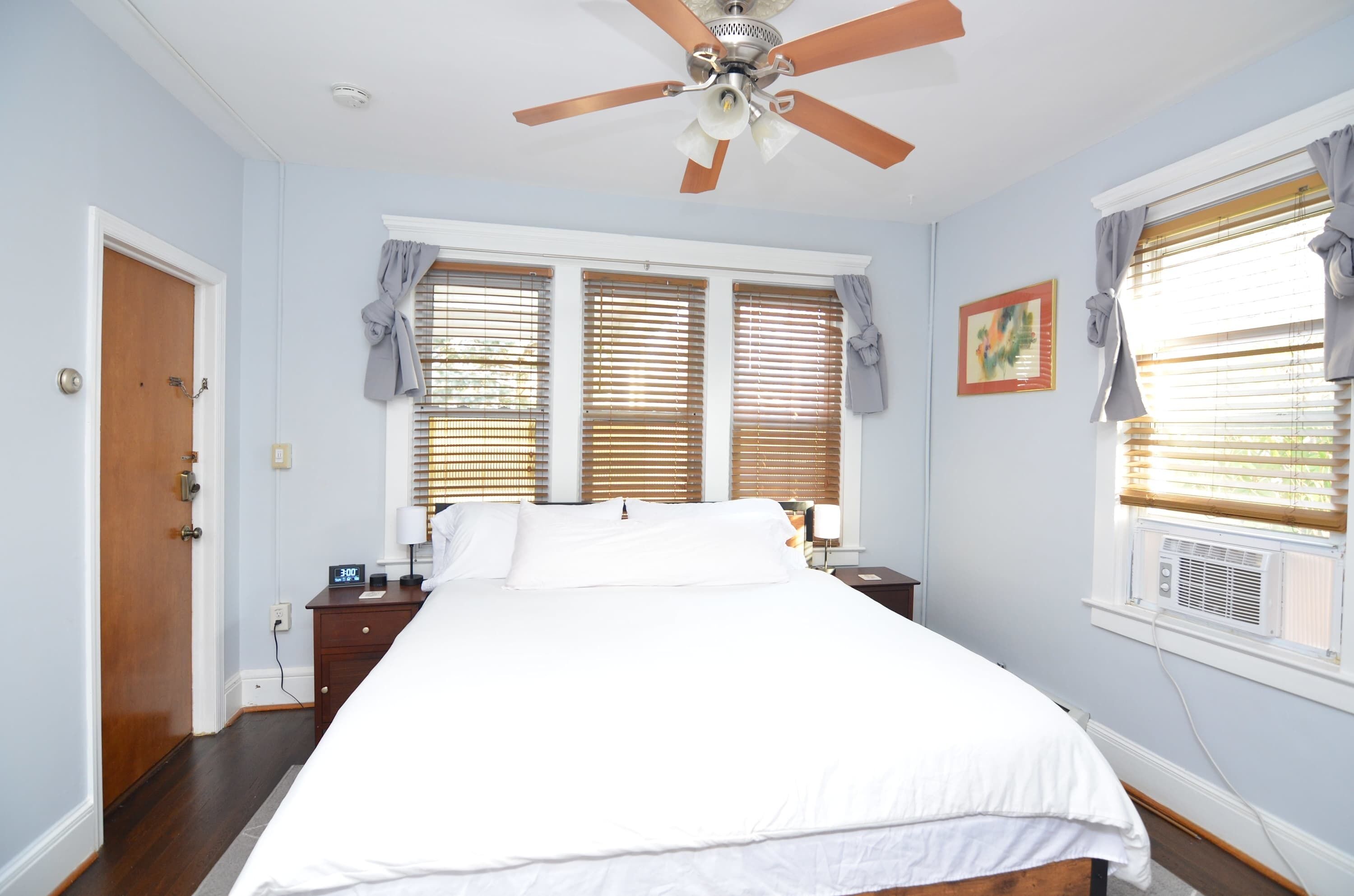 2 多间卧室、熨斗/熨衣板、WiFi、床单