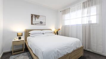 Apartment | 2 bedrooms, iron/ironing board, bed sheets