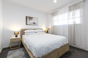 Apartment | 2 bedrooms, iron/ironing board, bed sheets