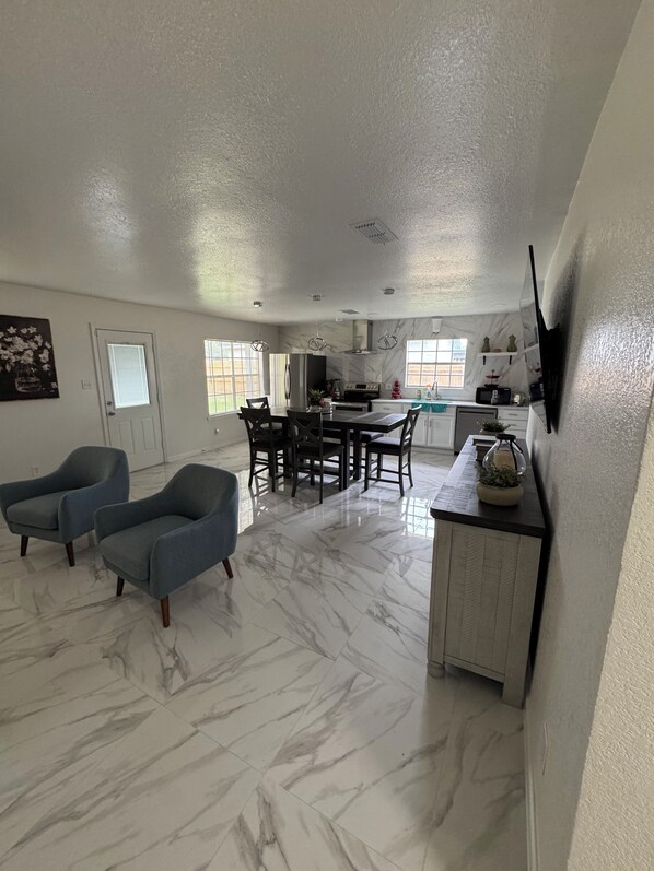 المنشأة من الداخل