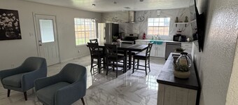 Luxurious 3 Bedroom Home!