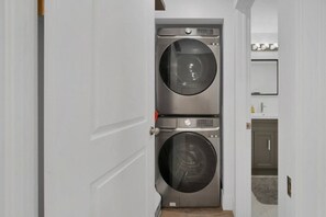 Interior - Stylish Main Floor Suite | Near Downtown Kitchener (Kitchener)