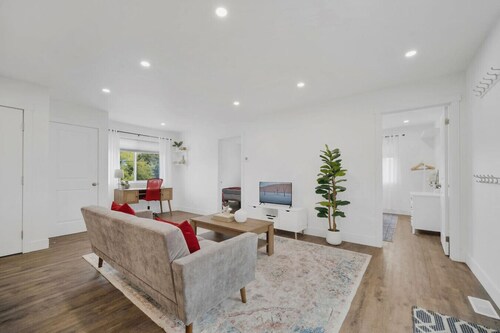 Stylish Main Floor Suite | Near Downtown Kitchener