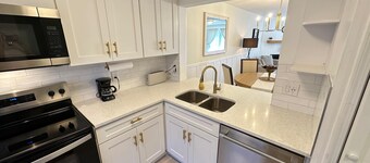 Stylish Remodeled Townhouse – Entire Home - Great Location!