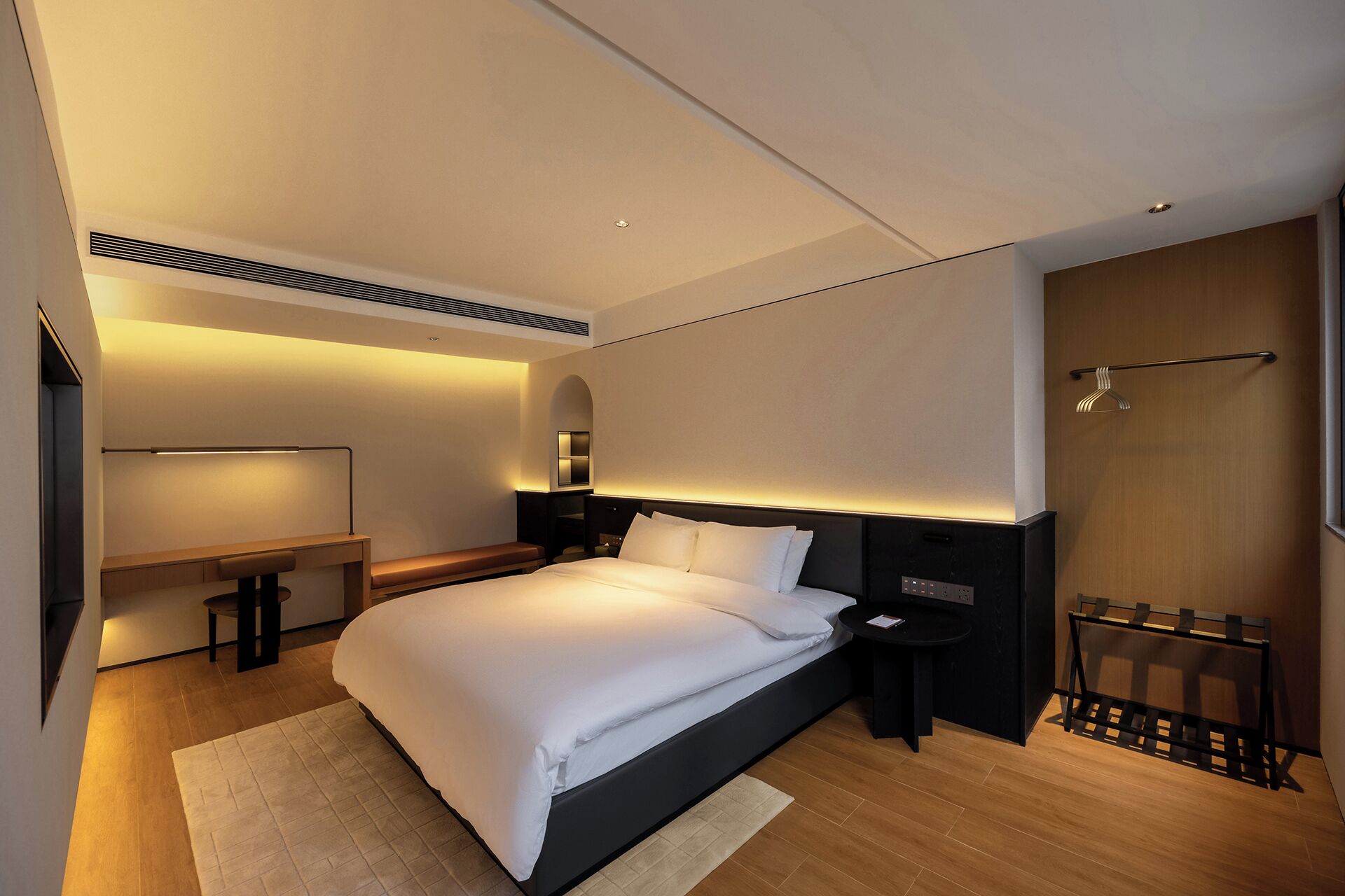 Executive Suite, Non Smoking, Garden View | Laptop workspace, free WiFi