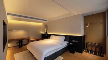 Executive Suite, Non Smoking, Garden View | Laptop workspace, free WiFi