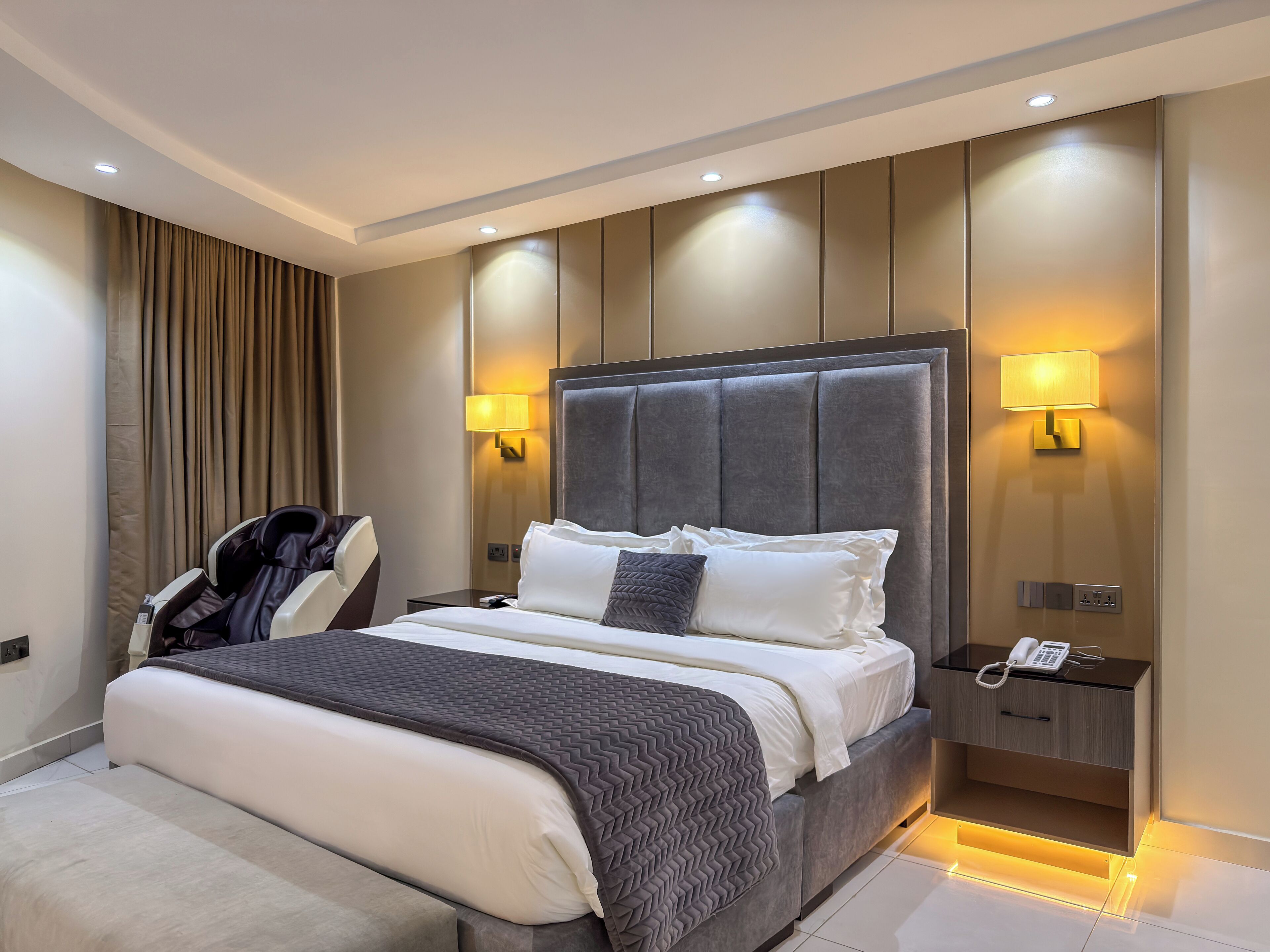 Deluxe Suite | Desk, laptop workspace, soundproofing, free WiFi