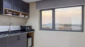 Deluxe Suite | Private kitchen | Mini-fridge, electric kettle