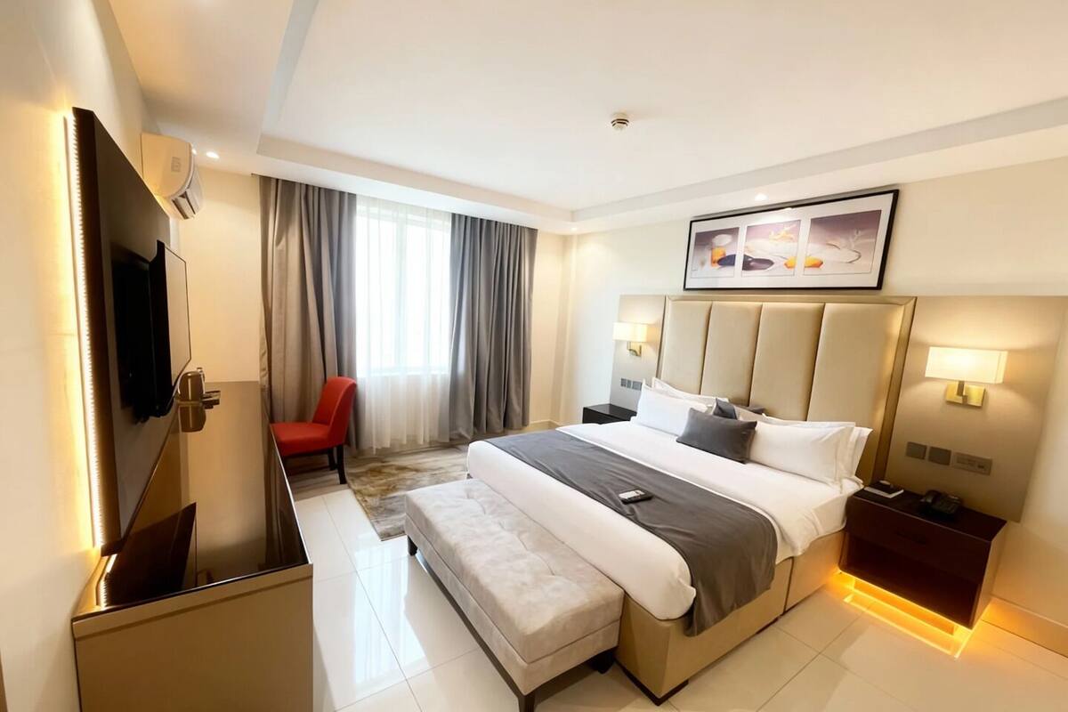 Executive-sviitti | Työpöytä, kannettavalle tietokoneelle sopiva työtila, ilmainen Wi-Fi