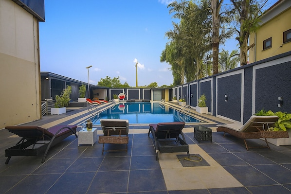 Outdoor pool - Villa Park Hotel Abuja (Abuja)