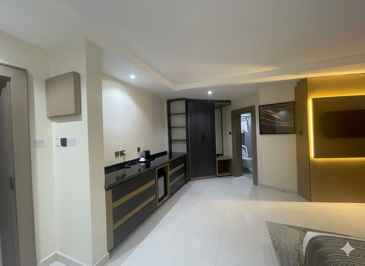 Luxury Twin Room | Bathroom | Shower, free toiletries, hair dryer, towels