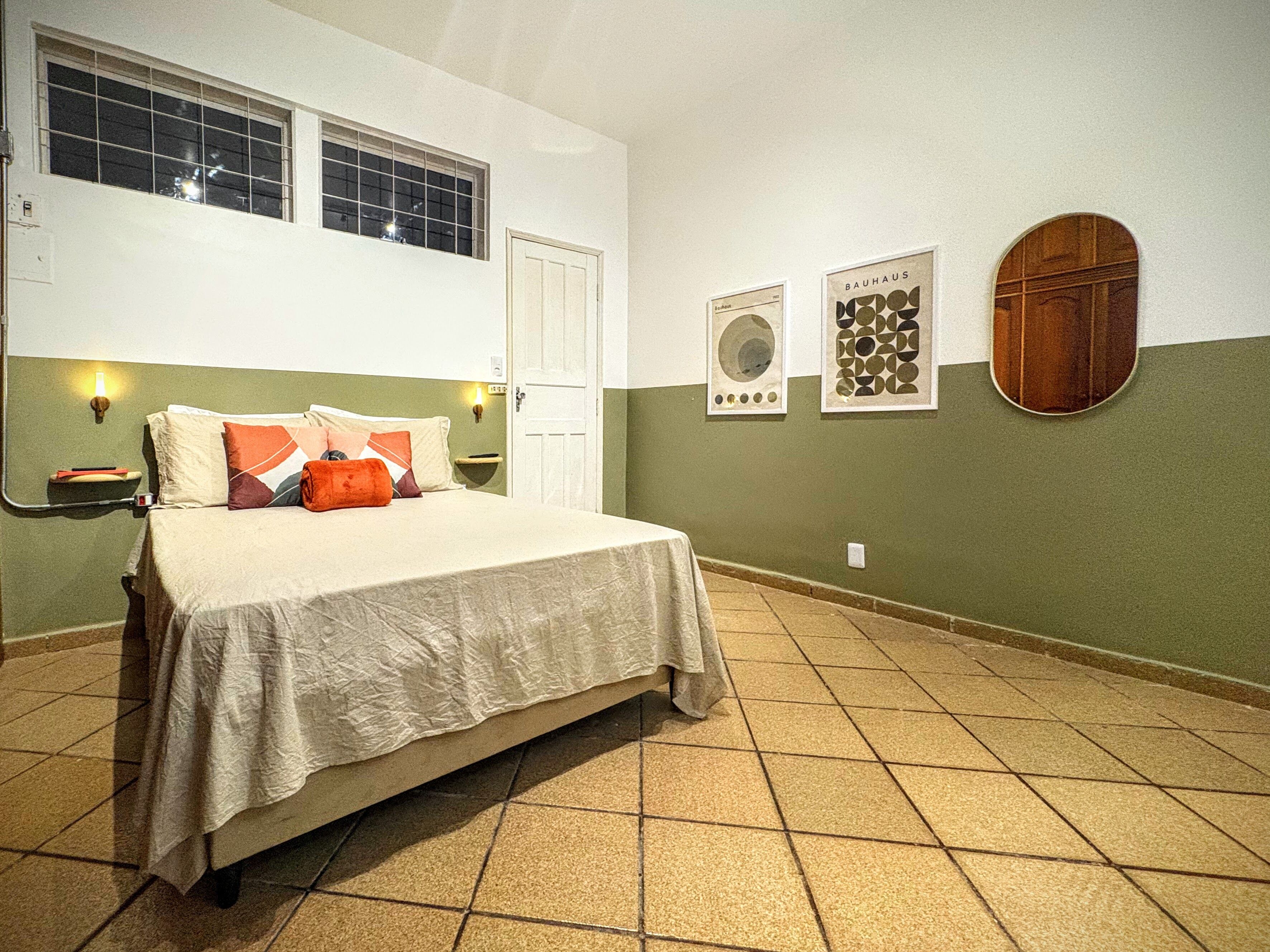 Setrika/meja setrika dan Wi-Fi gratis