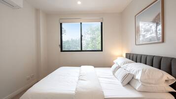 Apartment | 2 bedrooms, laptop workspace, iron/ironing board, bed sheets