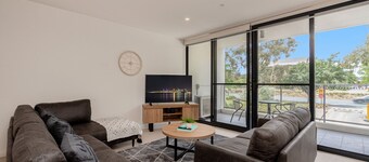 Bright 2-bed Flat Near City Amenities