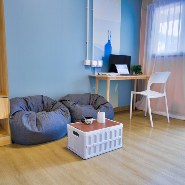 Twin Studio | Living area - Runway 1331 - Enlight Youth Hostel (Kowloon)