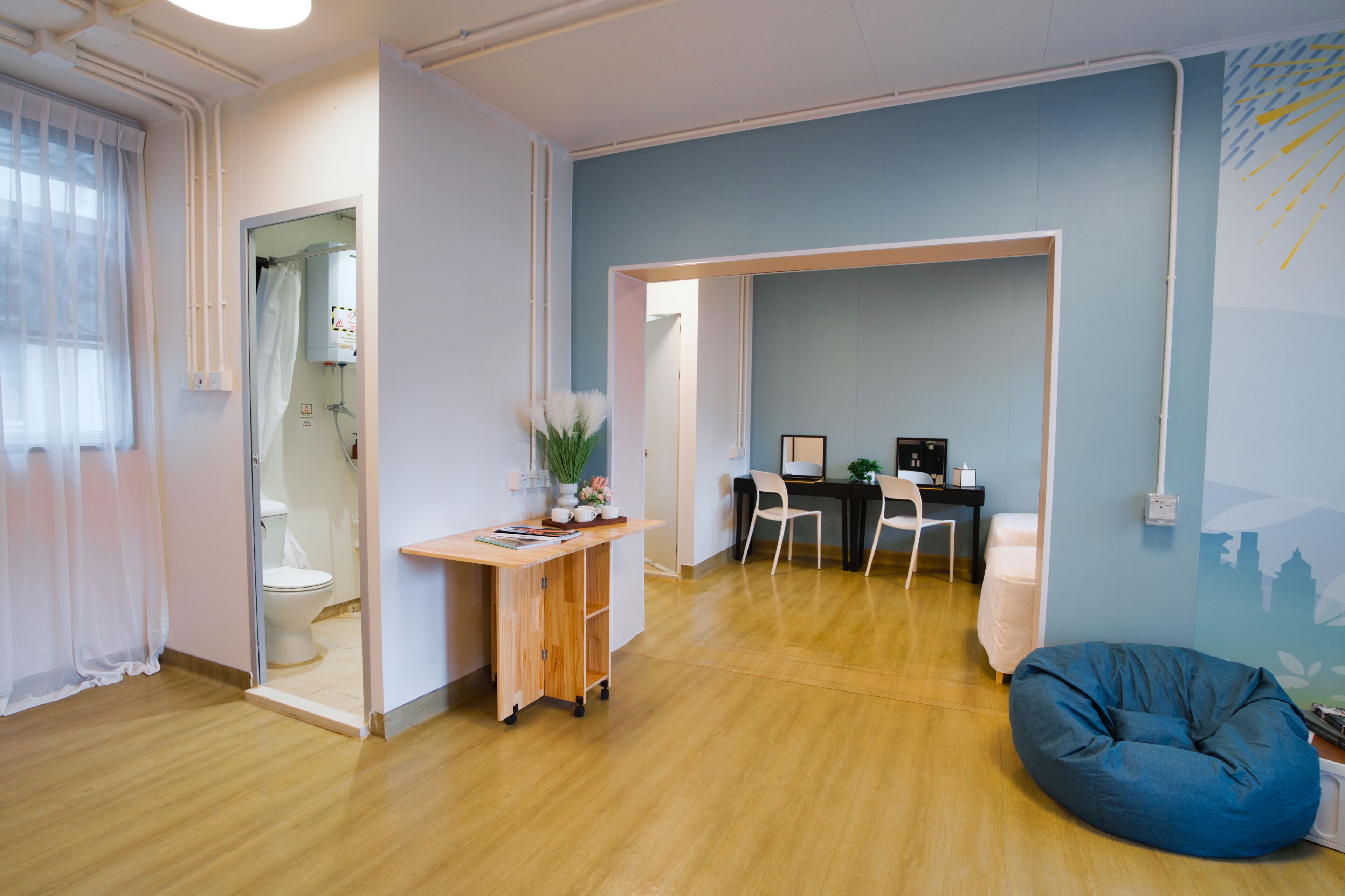 Comfort vierpersoonskamer, uitzicht op de stad | Een bureau, verduisterende gordijnen, gratis wifi, beddengoed