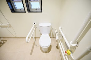 Standard Double Room, City View | Bathroom | Shower, rainfall showerhead, free toiletries, hair dryer - Runway 1331 - Enlight (Kowloon)