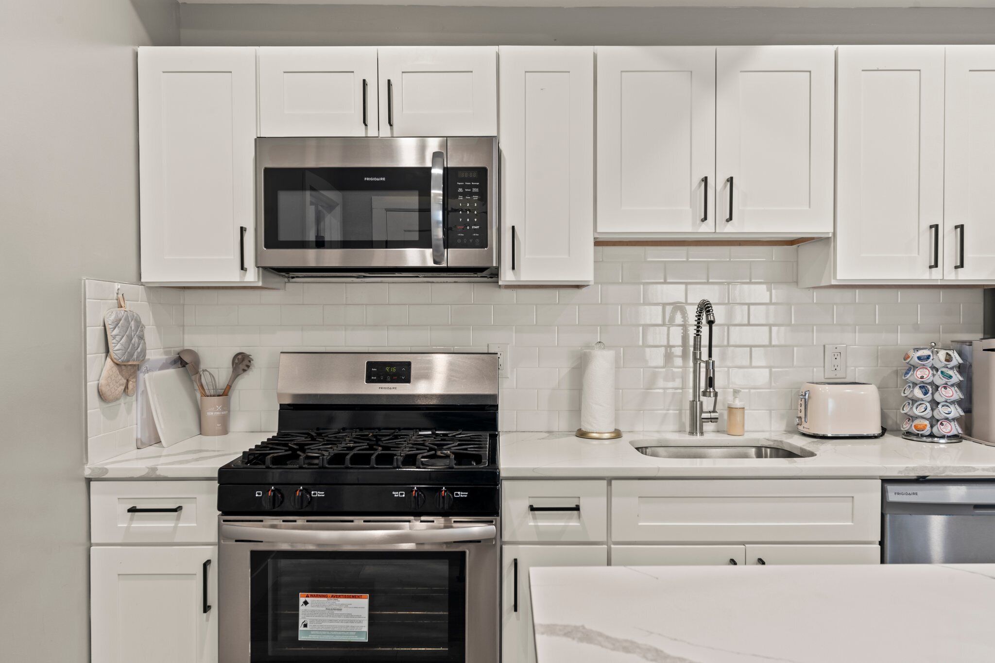 ثلاجة، ميكروويف، فرن، موقد طهي مسطح