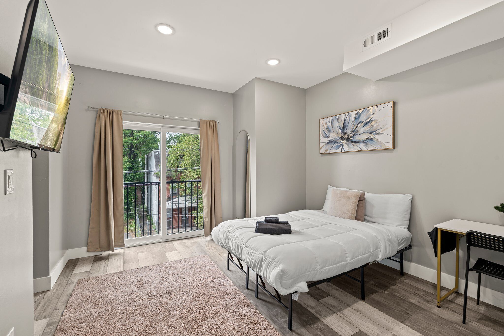 2 bedrooms, desk, iron/ironing board, free WiFi