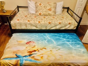 2 bedrooms, iron/ironing board, free WiFi, bed sheets