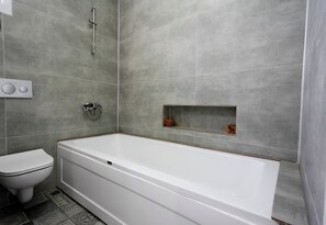 Buồng tắm vòi sen, khăn tắm