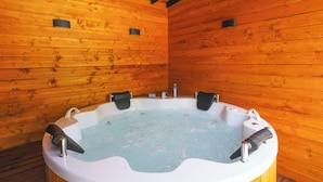 Indoor spa tub - To Have a Peacefull Holidat in Dalyan Villa Zumra2 (Ortaca)