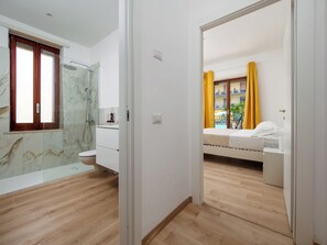 Regadera, amenidades de baño gratuitas, secadora de cabello, bidet 