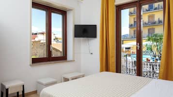 3 Schlafzimmer, Schreibtisch, Bügeleisen/Bügelbrett, Reisekinderbett