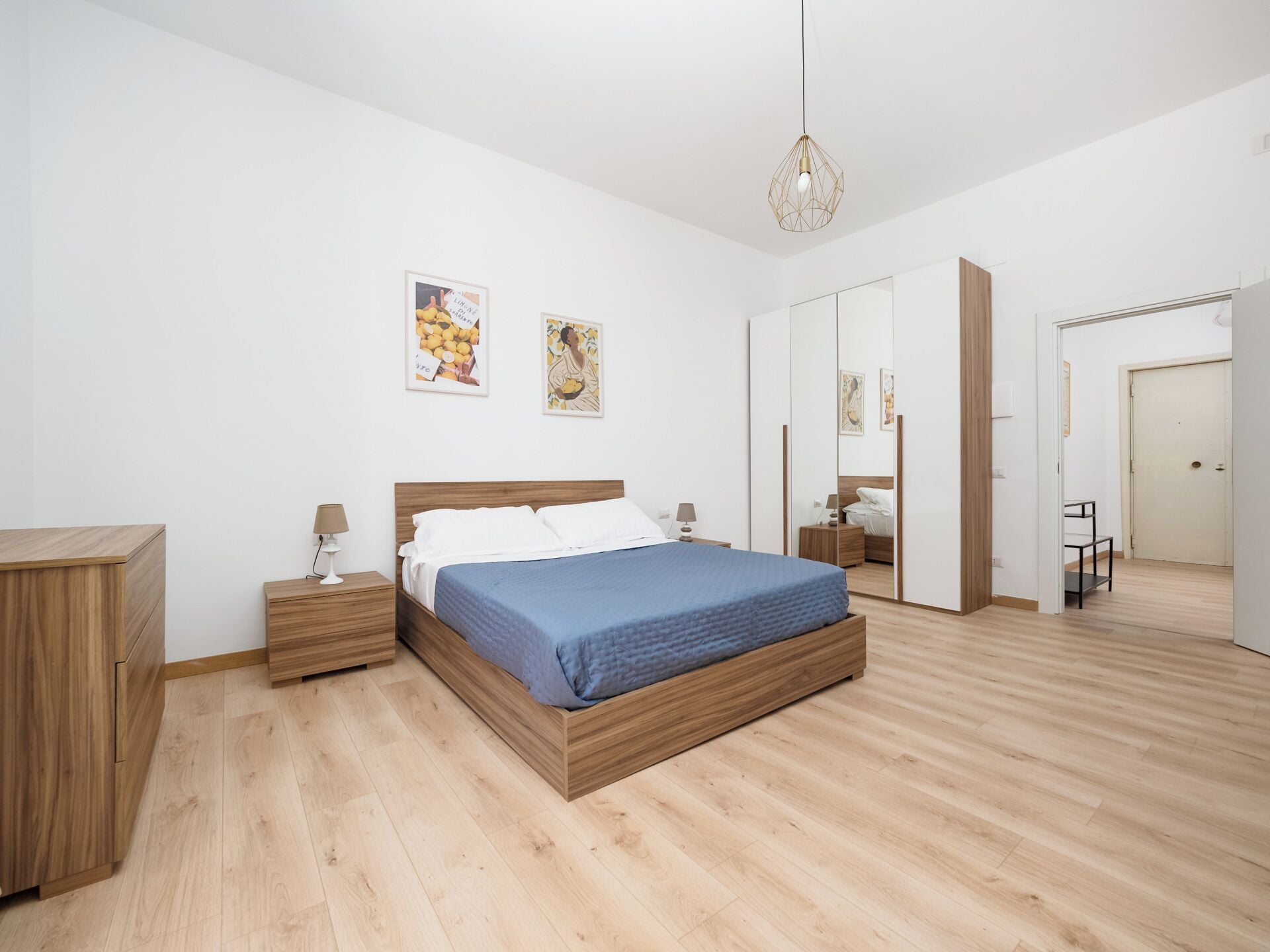 3 Schlafzimmer, Schreibtisch, Bügeleisen/Bügelbrett, Reisekinderbett