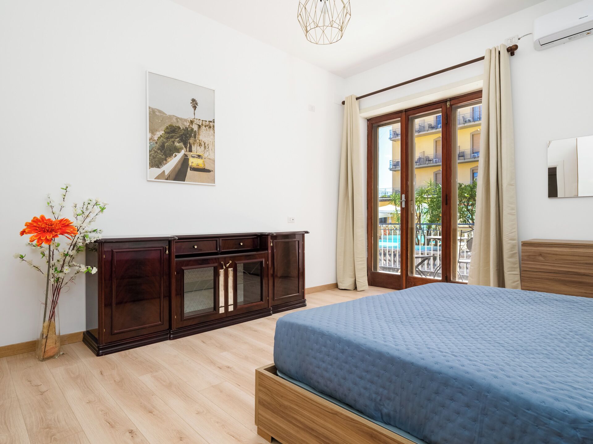 3 bedrooms, desk, iron/ironing board, travel cot