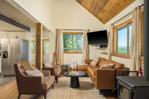 Comfort Cabin, Mountain View | Living area