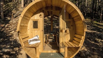 Sauna, hot tub