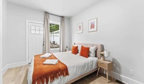 3 slaapkamers, een strijkplank/strijkijzer, reisbedje, wifi