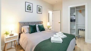 3 bedrooms, iron/ironing board, WiFi (free), bed sheets