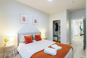 3 habitaciones, tabla de planchar con plancha, cuna de viaje y wifi 